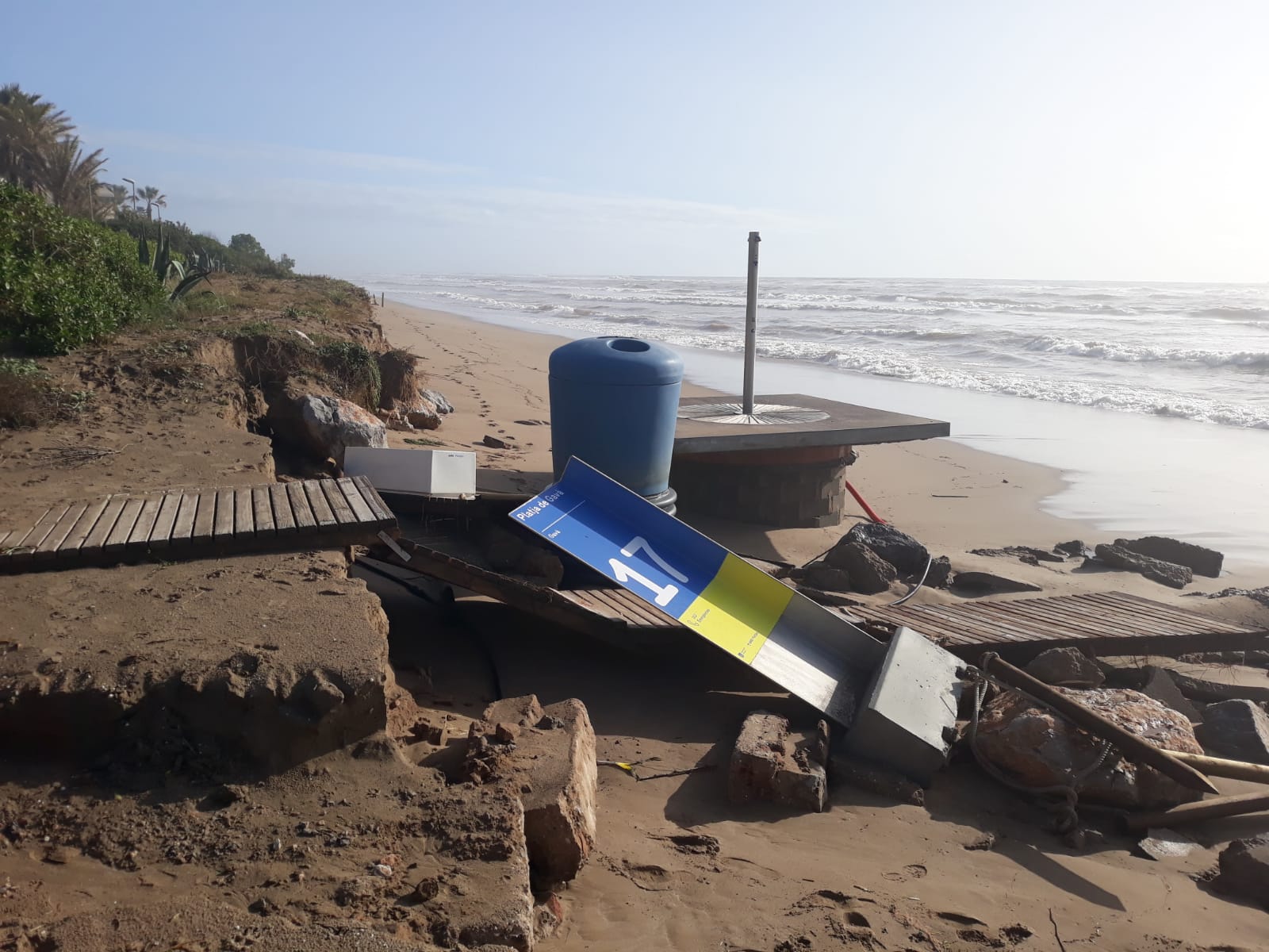 Pèrdua de sorra a la platja de Gavà