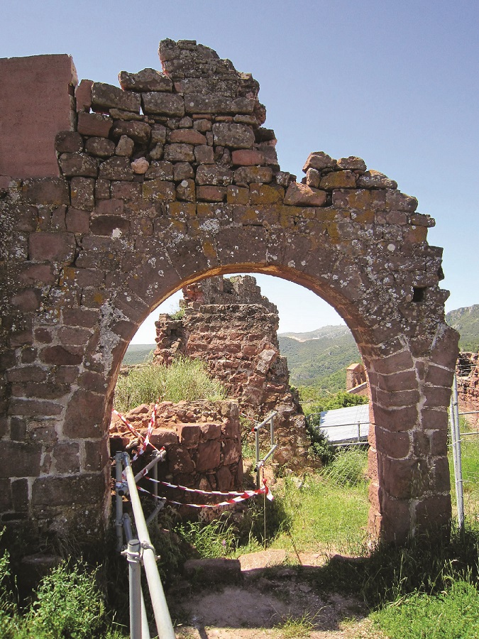 En marxa una nova fase d’excavació arqueològica i restauració arquitectònica del castell d’Eramprunyà