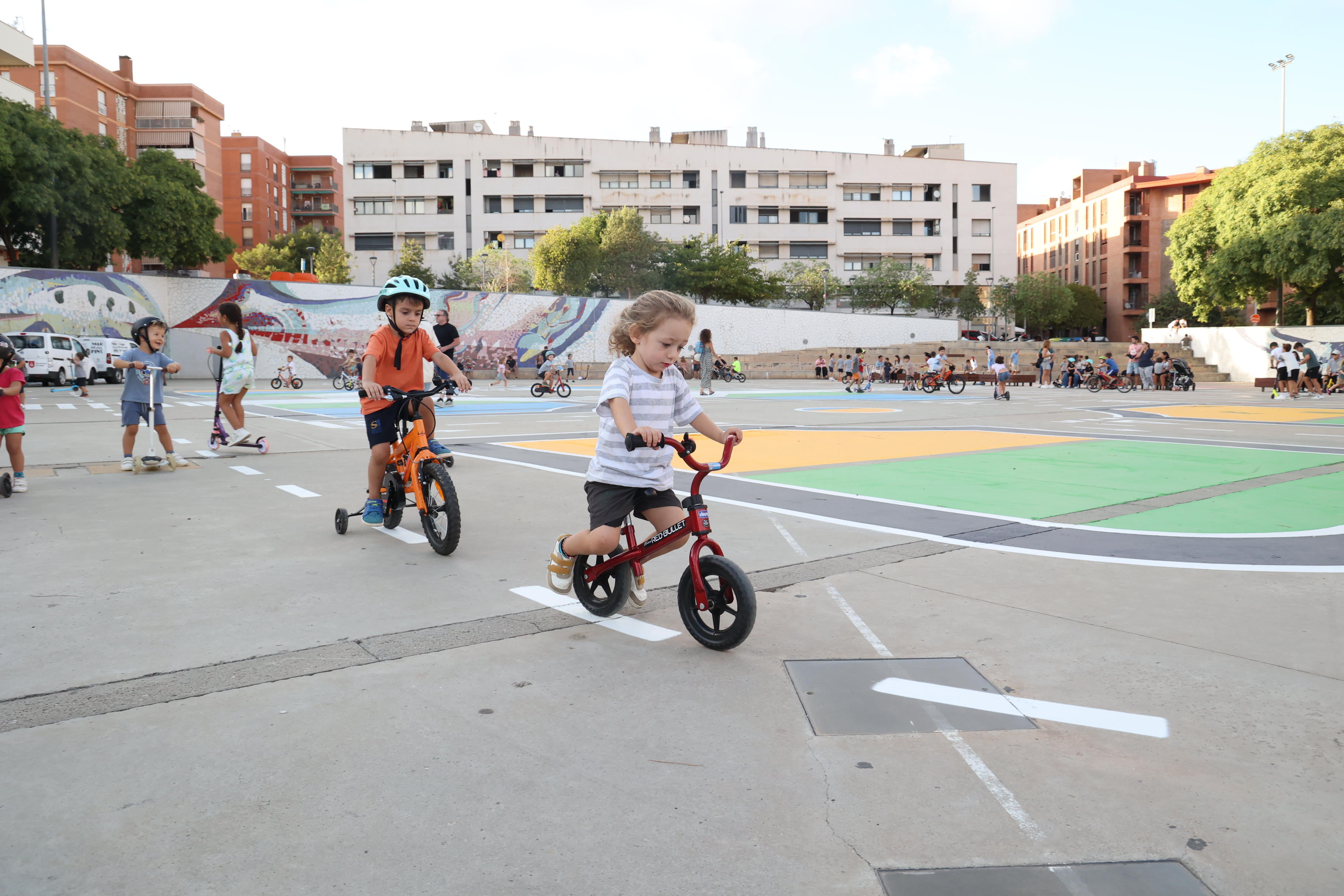 Gavà estrena un nuevo espacio de juego de tráfico en la plaza de Francesc Macià