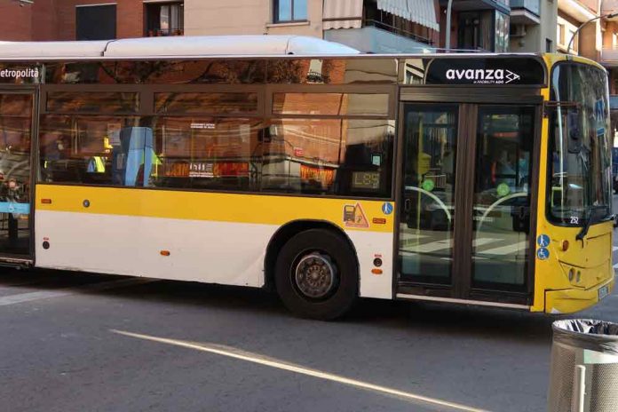 Avanza i l’Àrea Metropolitana es comprometen amb l’Ajuntament a introduir mesures extraordinàries per millorar el servei d’autobús