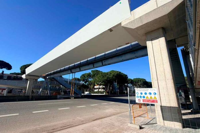 Tall de la C-31 la nit del 23 al 24 d’abril pel desmuntatge de la passera antiga del pont de la Pava