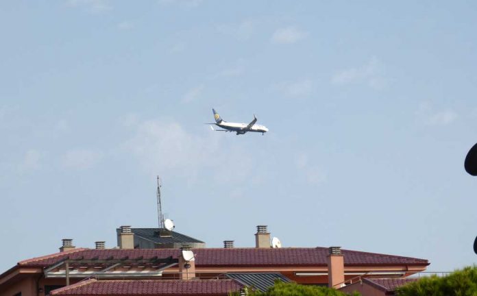 L’alcaldessa de Gavà condiciona l’ampliació de l’Aeroport a la limitació de l’impacte acústic