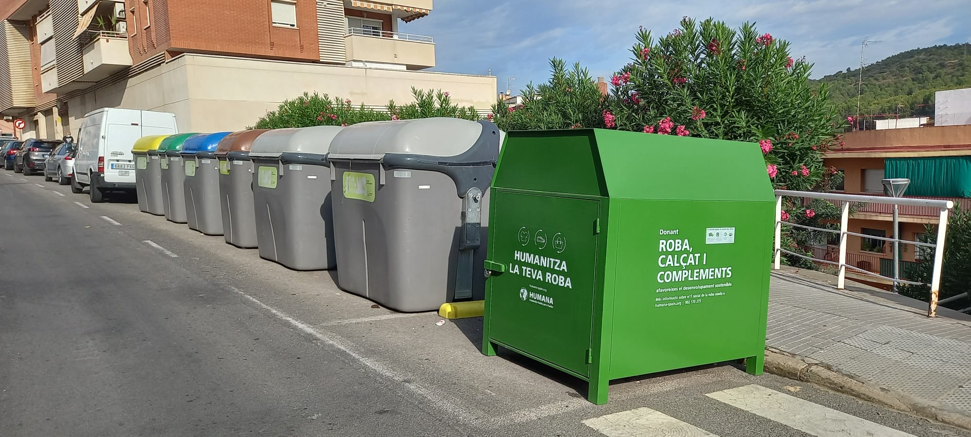 Gavà amplía y mejora el servicio de recogida selectiva de ropa