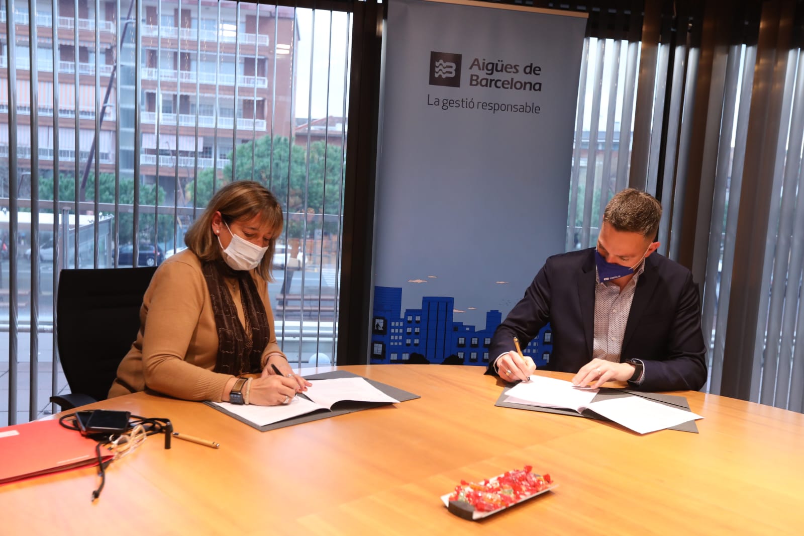 L’Ajuntament de Gavà i Aigües de Barcelona renoven la seva aliança per garantir l’aigua a qui no la pugui pagar