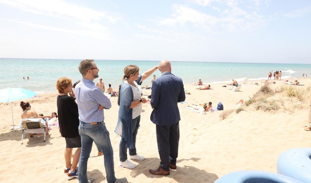 Gemma Badia reitera la necessitat d’una aportació de sorra urgent a la platja de Gavà