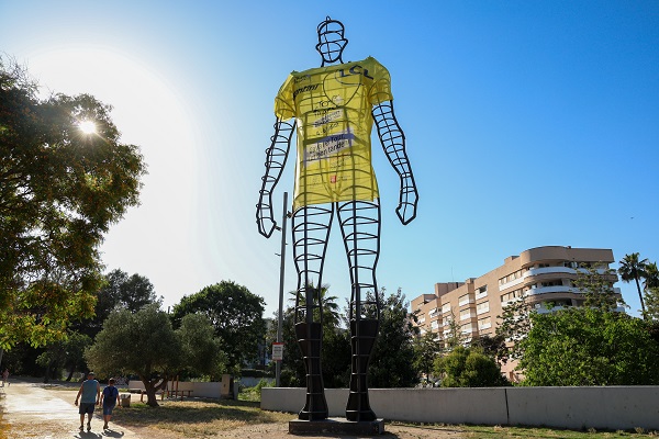L’Ésser de Mil·lenni es vesteix amb el Maillot del Tour de França
