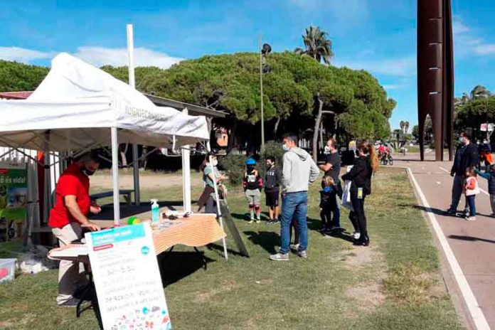 Vuelven las actividades de la Jugatecambiental en las playas de Gavà