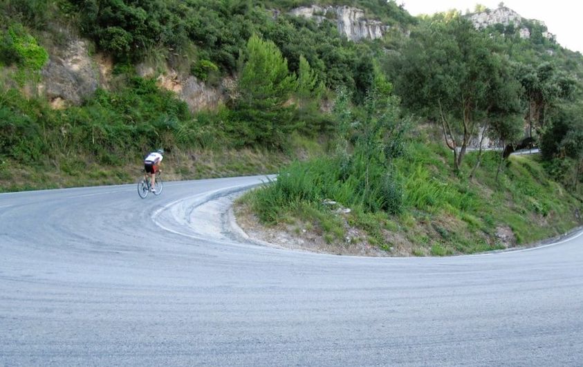 Obras de adecuación de los taludes en la carretera que une Gavà con Begues