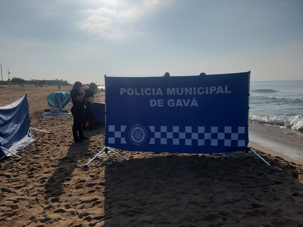 Mor ofegat un home a la platja de Gavà