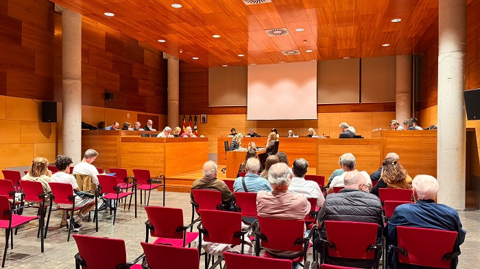 Gavà penalitza els habitatges buits i els pisos turístics