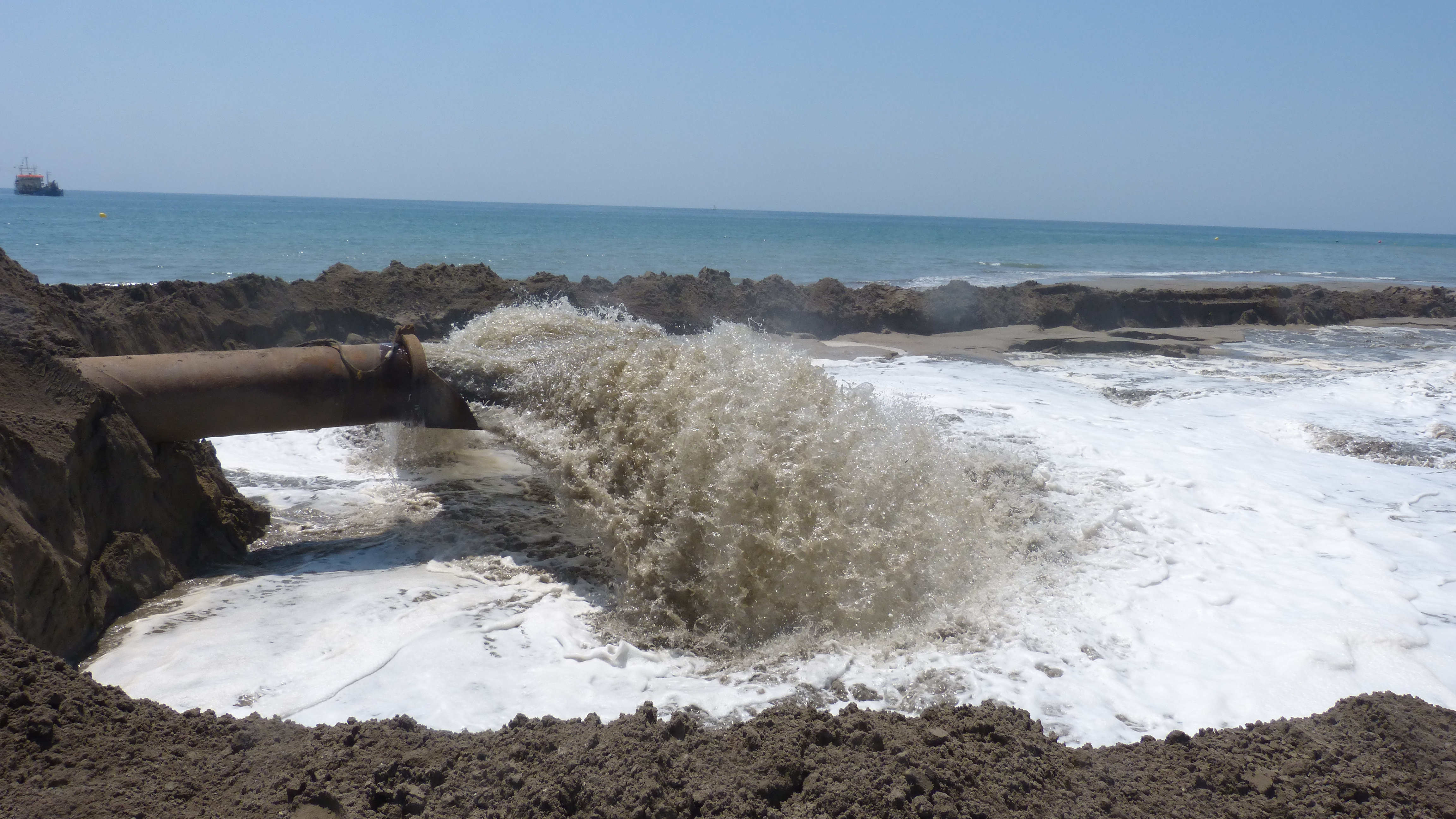 A partir del lunes 18, aportación de arena en las playas de Gavà